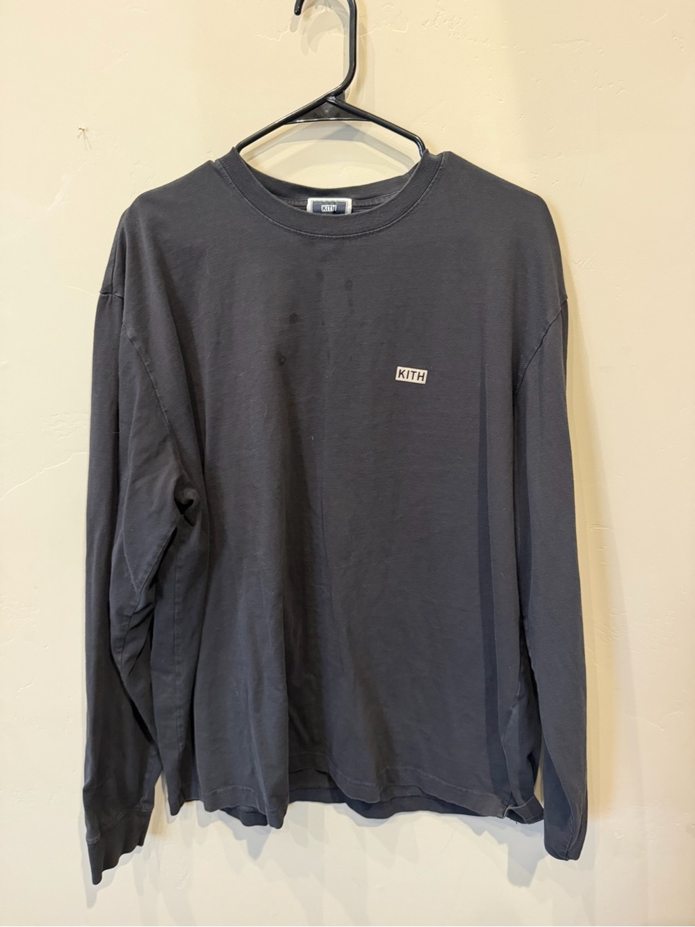 Kith Long-Sleeve Logo Tee in Charcoal Gray